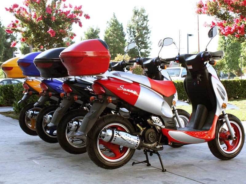 50cc-hot-red-gas-scooter-is-street-legal-w-trunk-80.png