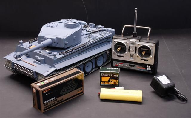 big-remote-control-rc-battle-tank-w-metal-treads-smoke-25.png