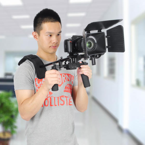 dslr-camera-rig-w-follow-focus-matte-box-shoulder-mount-47.png