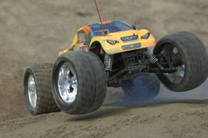 huge-nitro-rc-monster-truck-bashes-the-competition-52.png