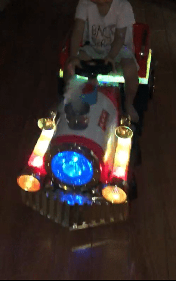 magic-cars-train-best-electric-powered-ride-on-polar-rc-christmas-train-w-steam-stack-for-children-19.png