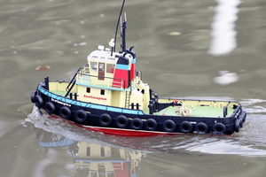 professional-remote-control-tugboat-is-ready-to-play-with-105.png